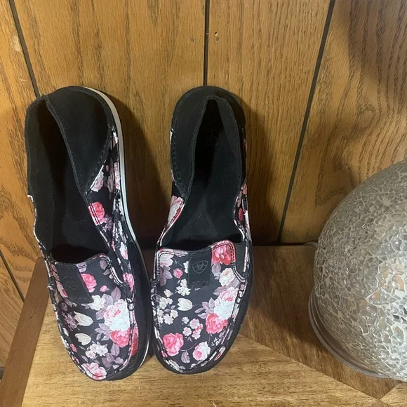 Ariat Casual Floral Flat Shoes - Picture 3 of 12